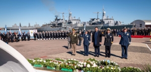 En Puerto Belgrano, Petri encabezó la ceremonia en homenaje a los caídos en el hundimiento del Crucero ARA “General Belgrano”