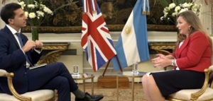 A pesar de la tensión por las Islas Malvinas, el Reino Unido impulsa un acercamiento en la relación con Milei