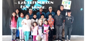 Veteranos de Malvinas de Bariloche efectuaron donaciones en escuela de Chubut