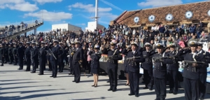 En una fiesta celeste y blanca las fuerzas de seguridad y Veteranos de Malvinas desfilaron