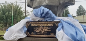 Acto descubrimiento de busto al Teniente Espinosa en Apóstoles
