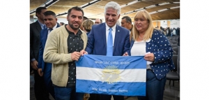 ‘Salón Malvinas Argentinas’: la viuda y el hijo de un Héroe agradecieron al Gobernador