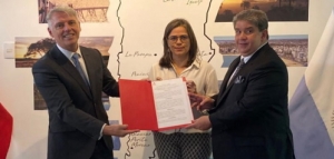 Asamblea Nacional de Venezuela entregó a la embajada Argentina el acuerdo de apoyo por Malvinas