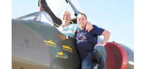 Piloto argentino recibe al británico que lo derribó y lo creyó muerto en Malvinas