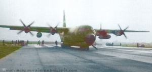 El C-130 Hércules bombardero ataca al tanquero BP British Wye